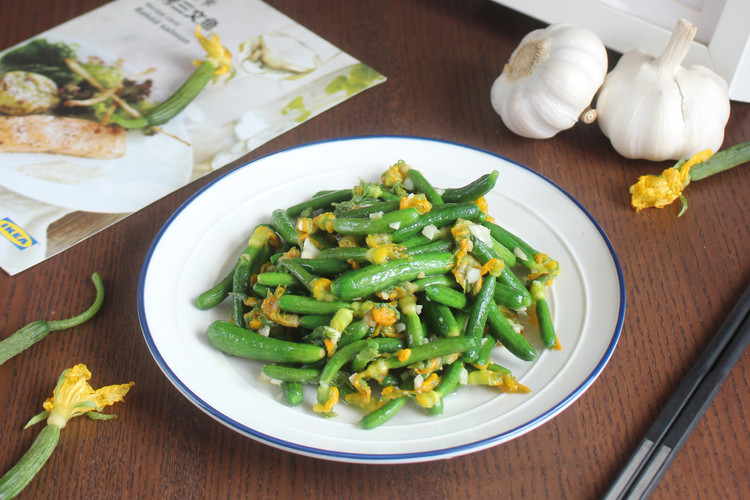 Garlicky Cucumber Flowers