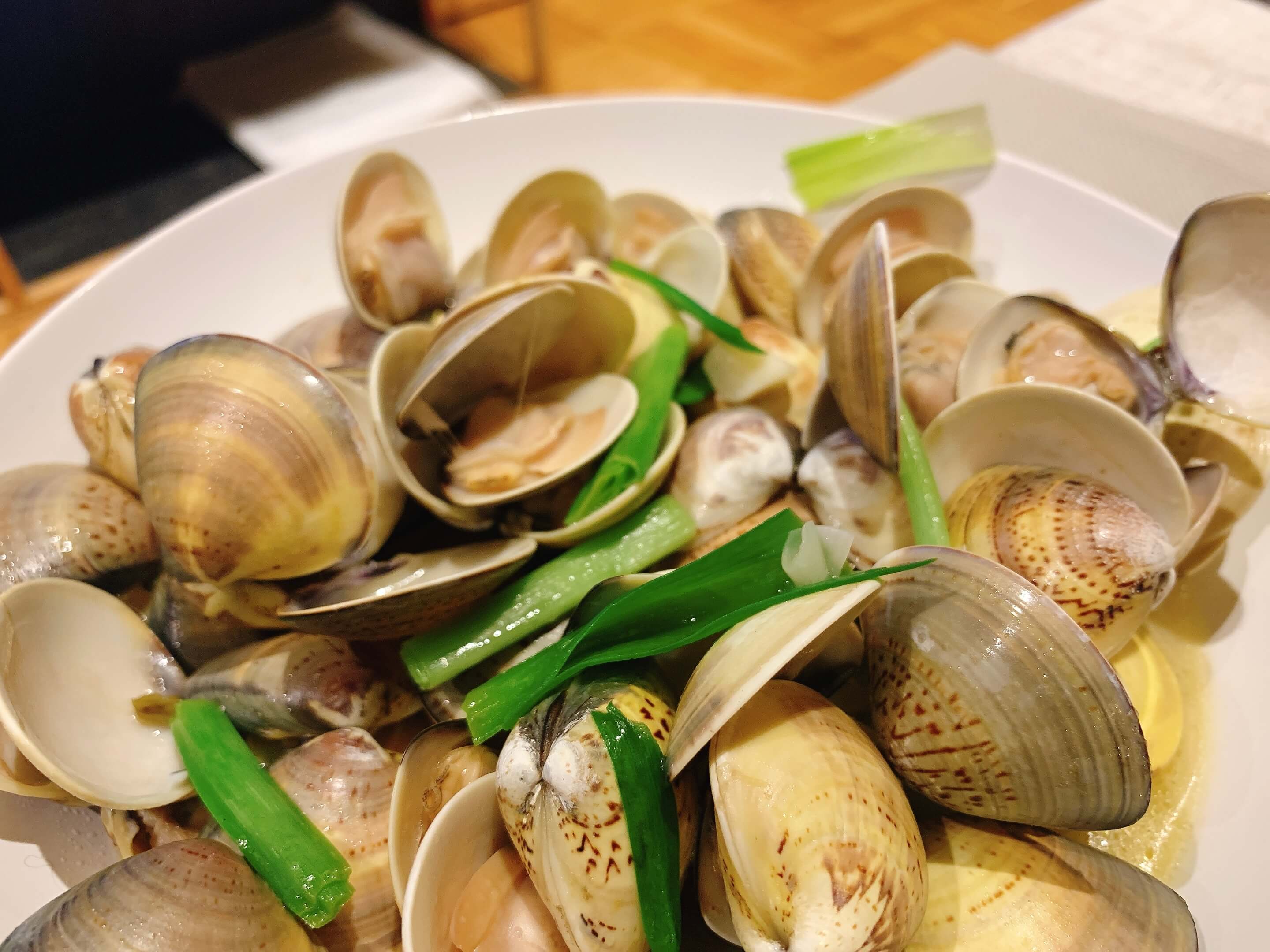 Butter Garlic Stir-Fried Clams