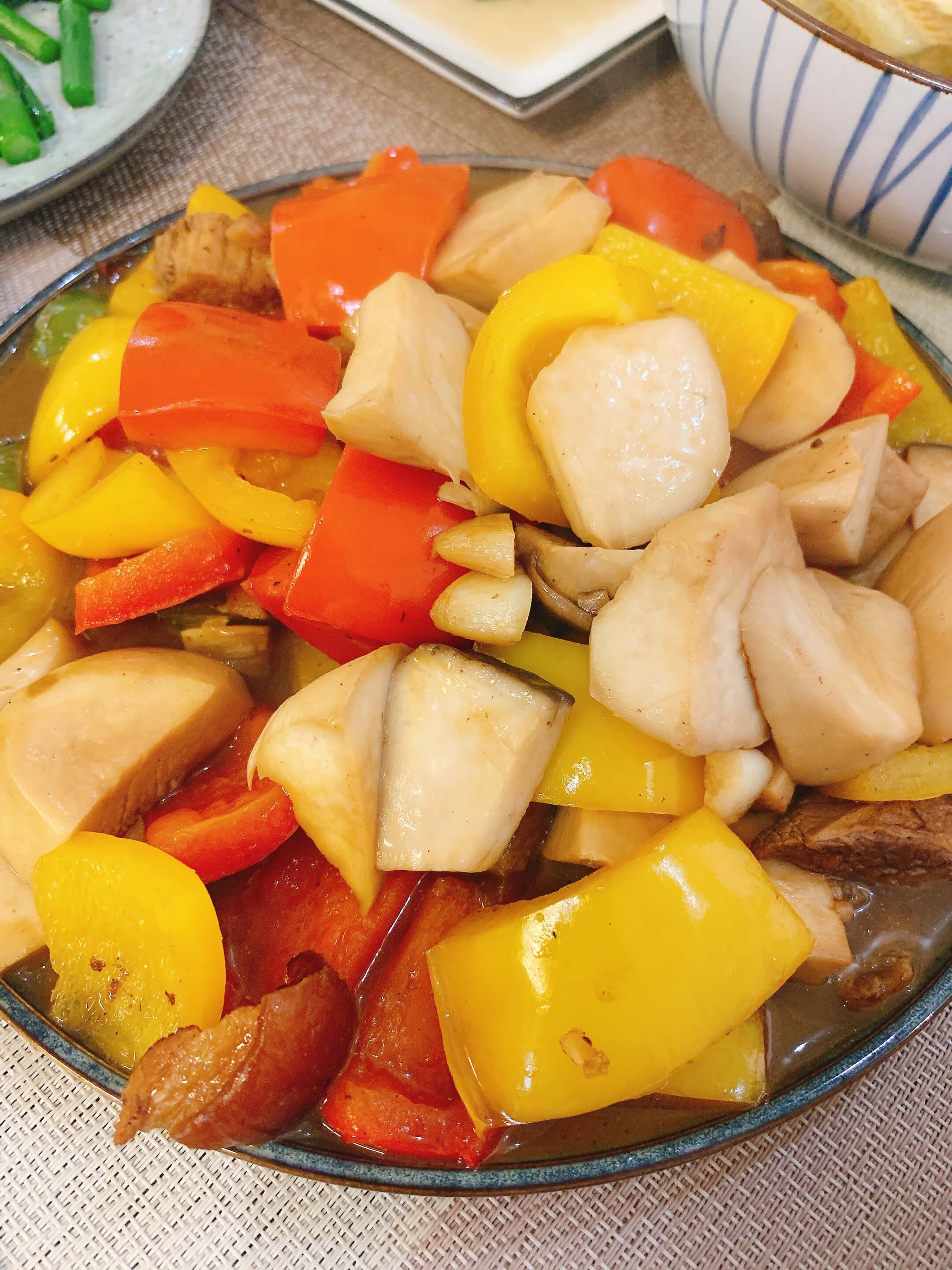 Stir-Fried Beef Cubes with King Oyster Mushrooms